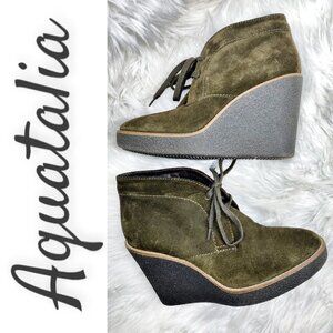 AQUATALIA Vianna Weatherproof Moss Green Suede Wedge Bootie, Size 8